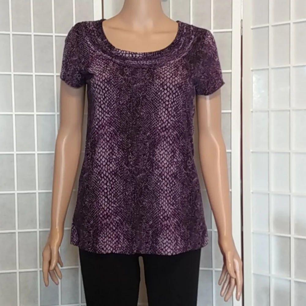 *Dana Buchman Chiffon Blouse – Purple Snakeskin Print – Women‎ Small- Liner